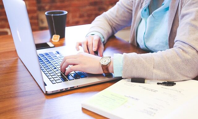 Jaki powinien być pierwszy etap planowania strategii prowadzenia działalności w Internecie?