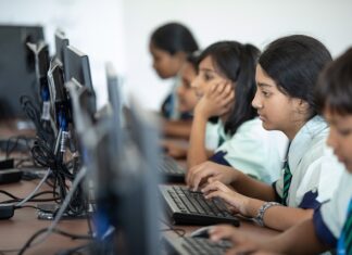 W jakich zawodach niezbędne są umiejętności informatyczne? W jakich zawodach niezbędne są umiejętności informatyczne?